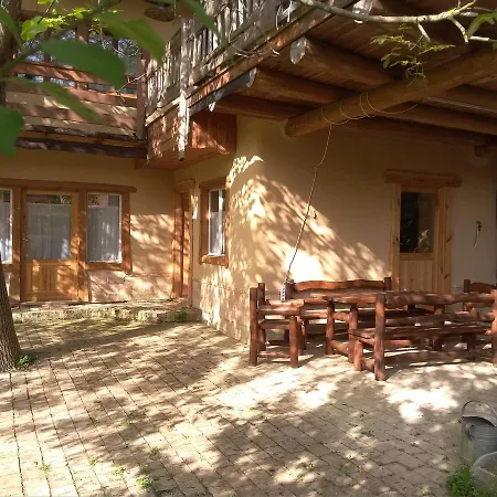 Guest house Kismelyvolgyi Vendeghaz 2*